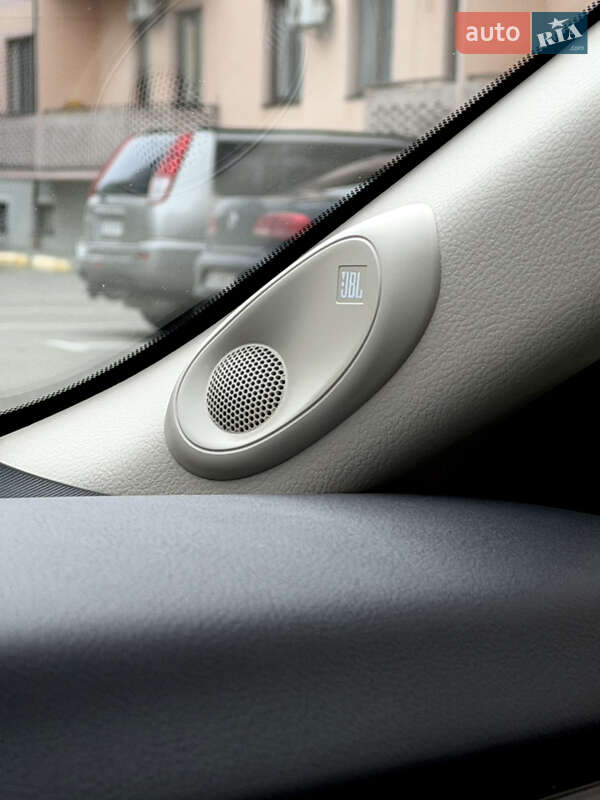 Седан Toyota Camry 2021 в Ужгороде