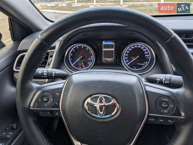 Седан Toyota Camry 2018 в Киеве
