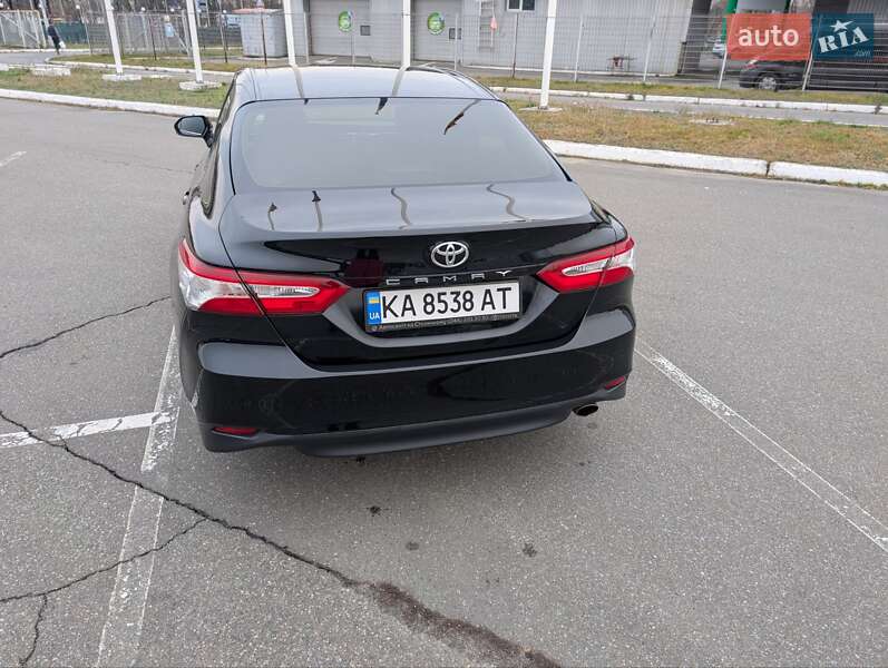 Седан Toyota Camry 2018 в Киеве