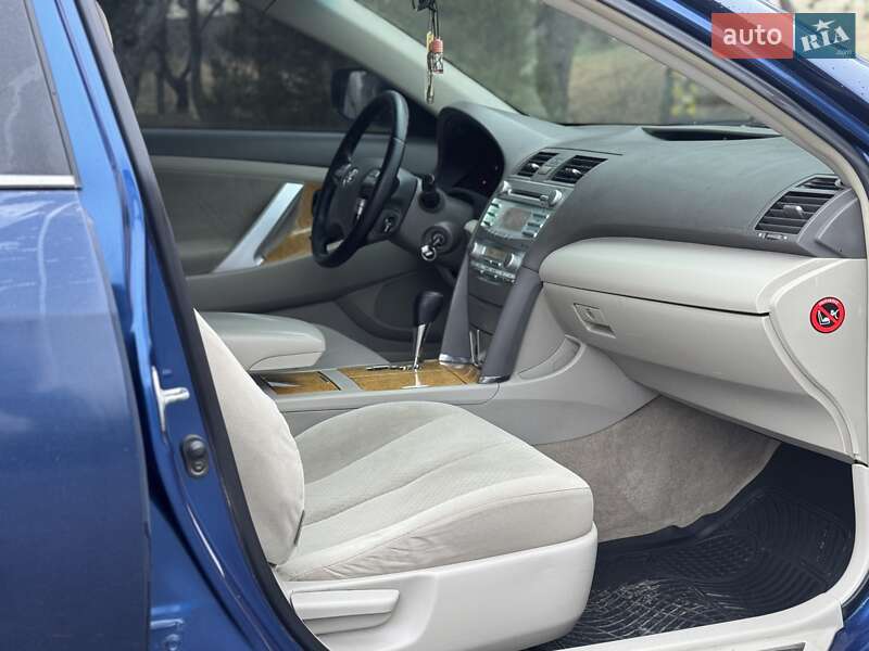 Седан Toyota Camry 2007 в Днепре