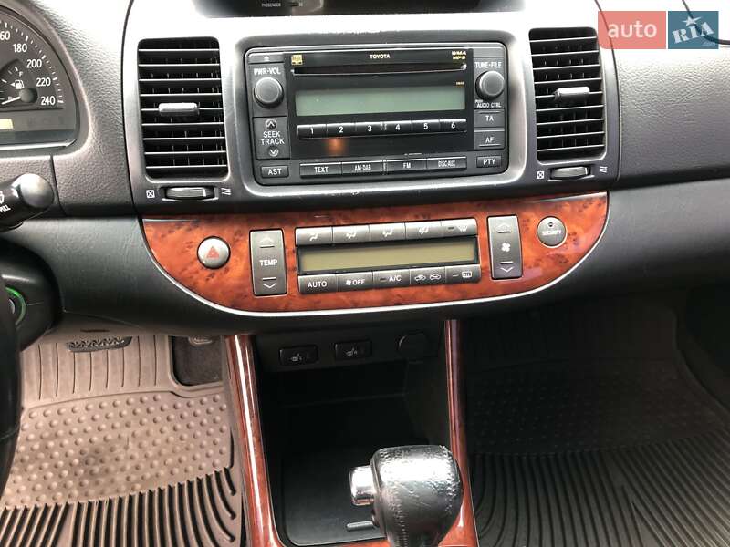 Седан Toyota Camry 2005 в Черновцах