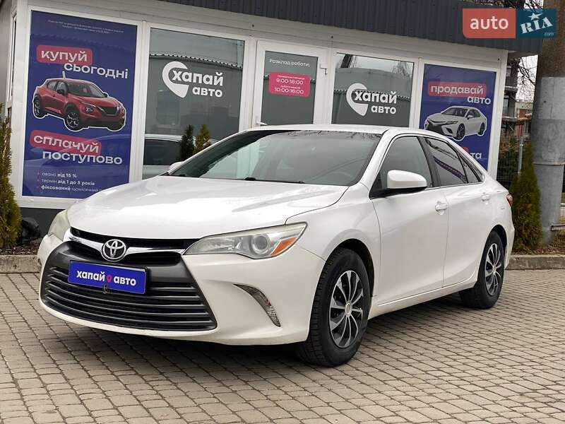 Седан Toyota Camry 2016 в Львове