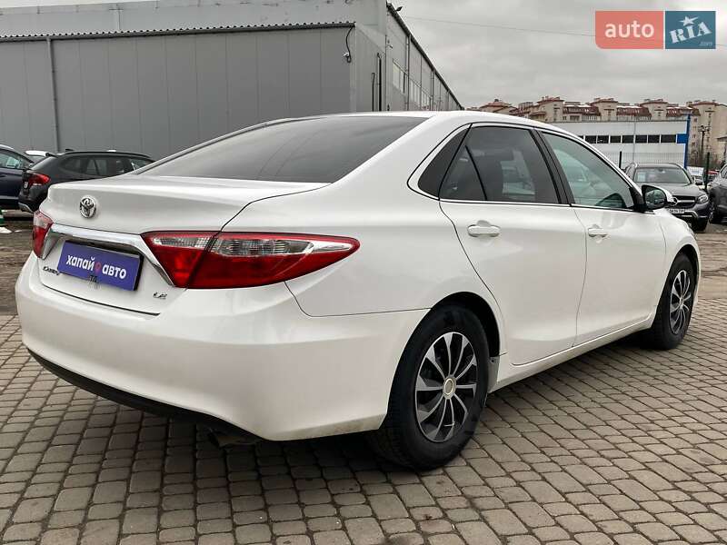 Седан Toyota Camry 2016 в Львове