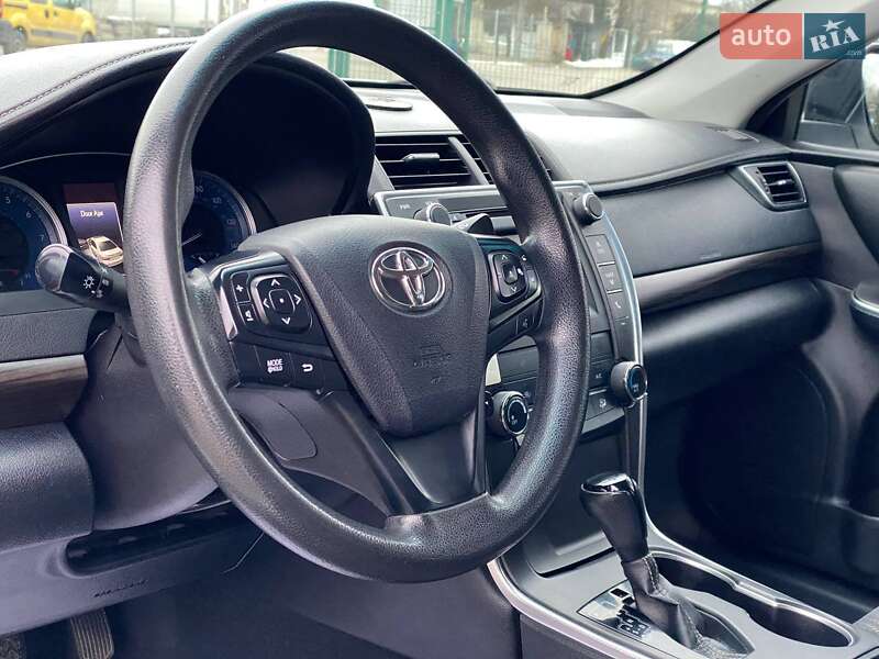 Седан Toyota Camry 2016 в Львове