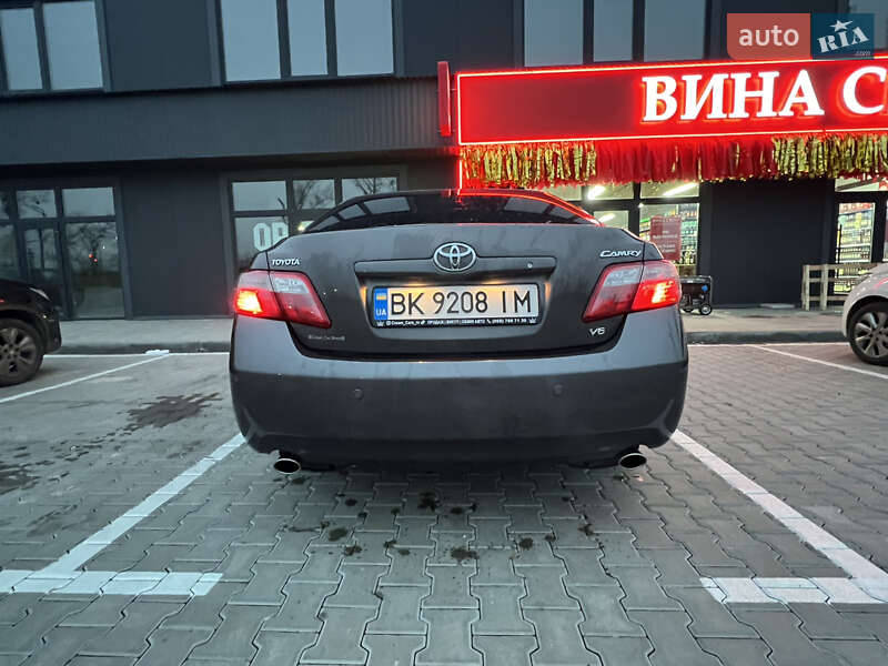 Седан Toyota Camry 2008 в Белогородке