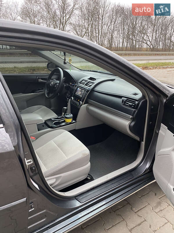 Седан Toyota Camry 2013 в Тернополе