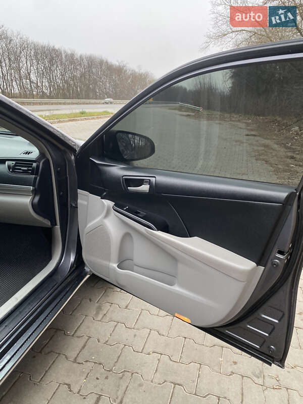 Седан Toyota Camry 2013 в Тернополе