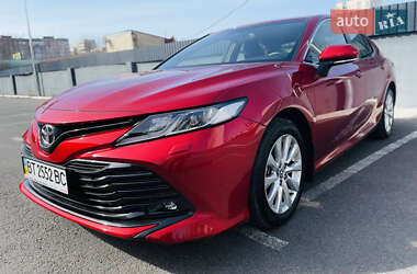 Седан Toyota Camry 2018 в Херсоне