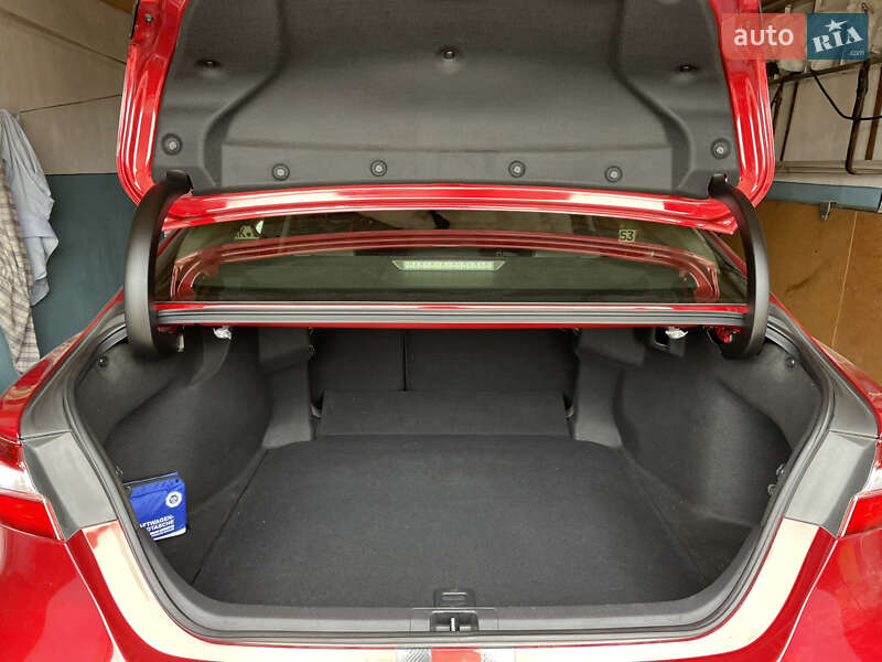 Седан Toyota Camry 2018 в Херсоні