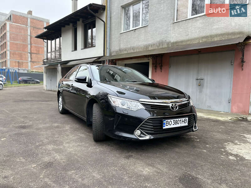 Седан Toyota Camry 2016 в Львове