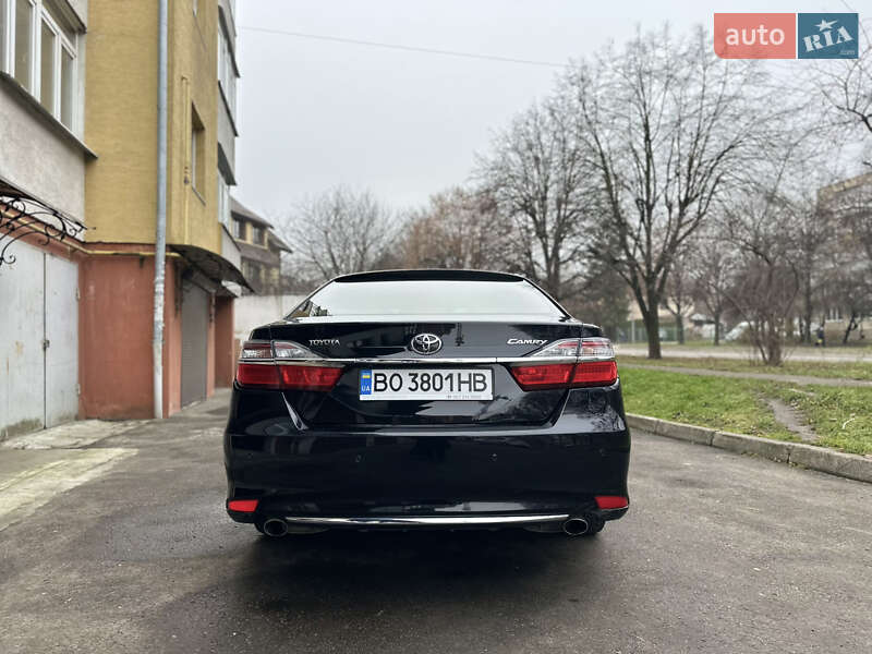 Седан Toyota Camry 2016 в Львове