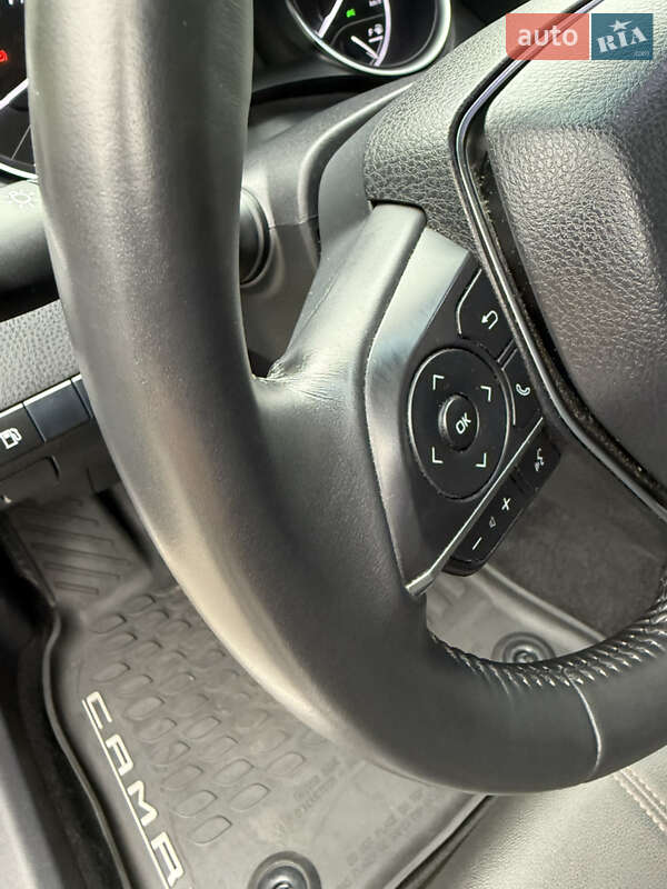 Седан Toyota Camry 2017 в Киеве