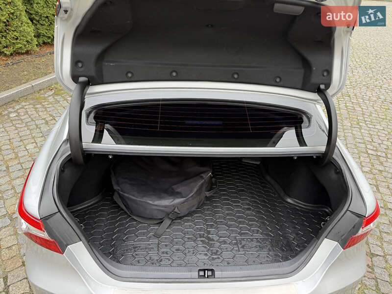 Седан Toyota Camry 2017 в Киеве