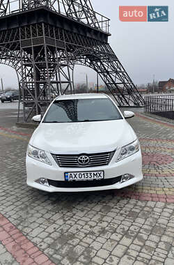 Седан Toyota Camry 2013 в Харкові