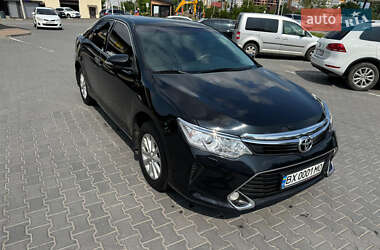 Седан Toyota Camry 2017 в Хмельницком