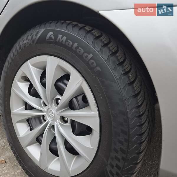Седан Toyota Camry 2015 в Кривом Роге