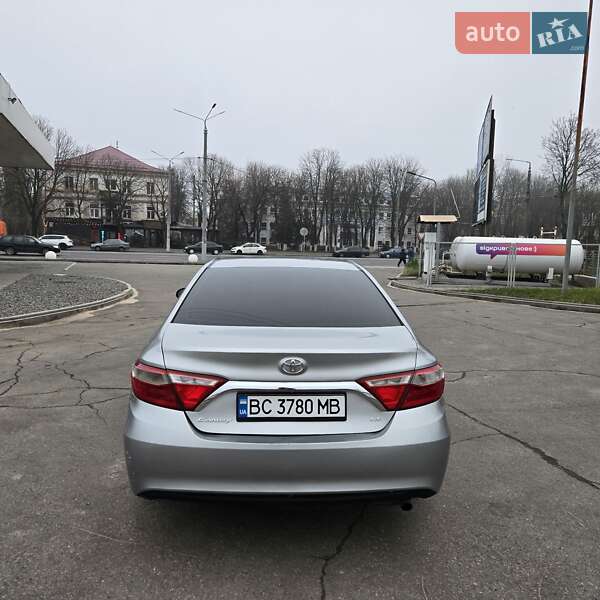 Седан Toyota Camry 2015 в Кривом Роге