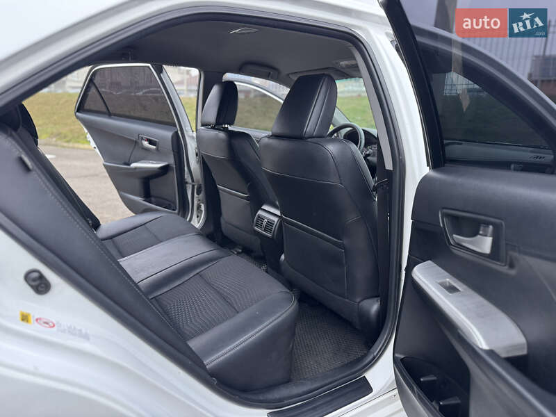 Седан Toyota Camry 2014 в Киеве