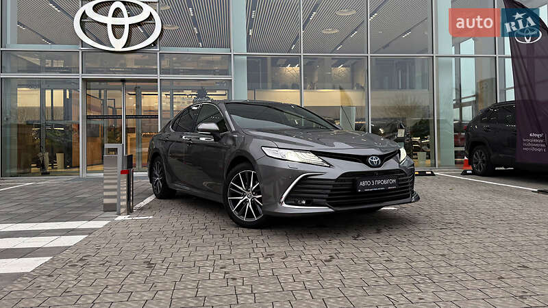Седан Toyota Camry 2021 в Ровно