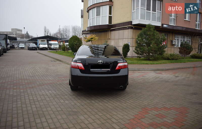 Седан Toyota Camry 2010 в Житомире