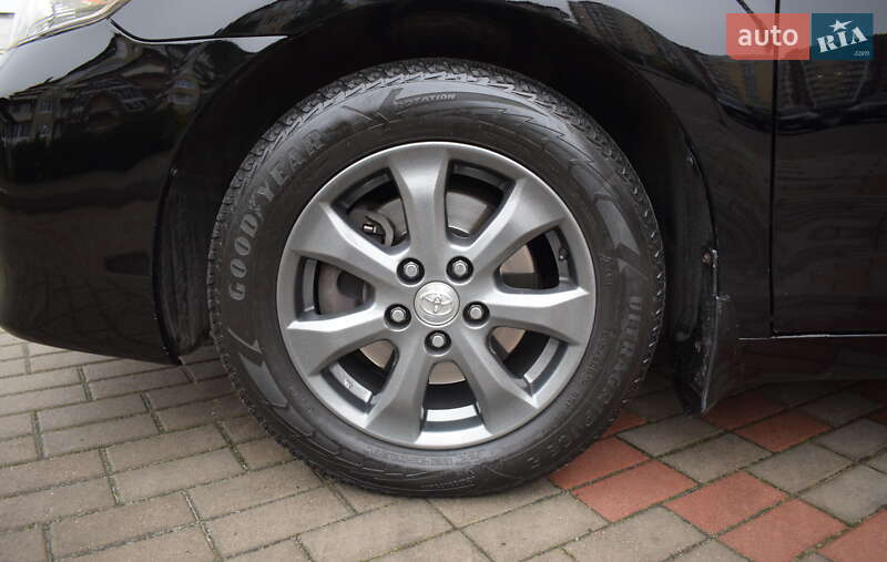 Седан Toyota Camry 2010 в Житомире