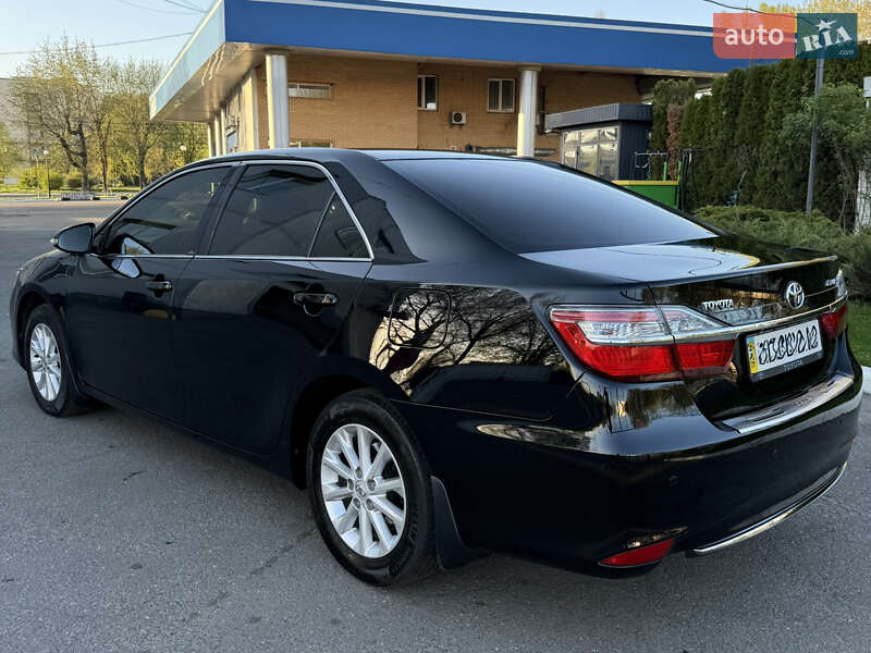 Седан Toyota Camry 2017 в Киеве