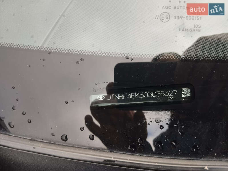 Седан Toyota Camry 2017 в Киеве