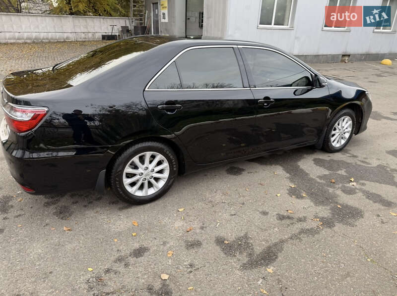 Седан Toyota Camry 2017 в Киеве