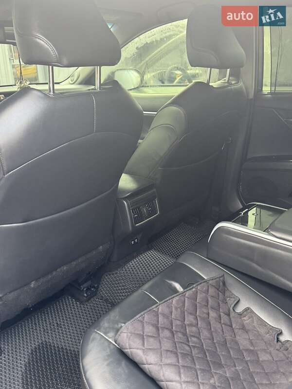 Седан Toyota Camry 2017 в Староконстантинове