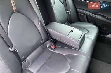 Седан Toyota Camry 2020 в Киеве