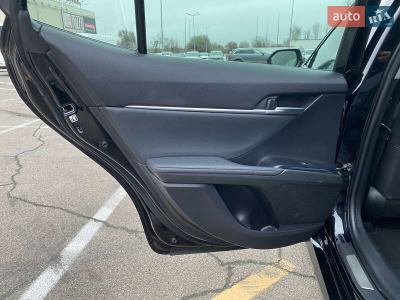 Седан Toyota Camry 2020 в Киеве