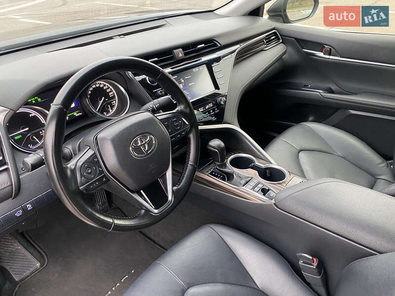 Седан Toyota Camry 2020 в Киеве