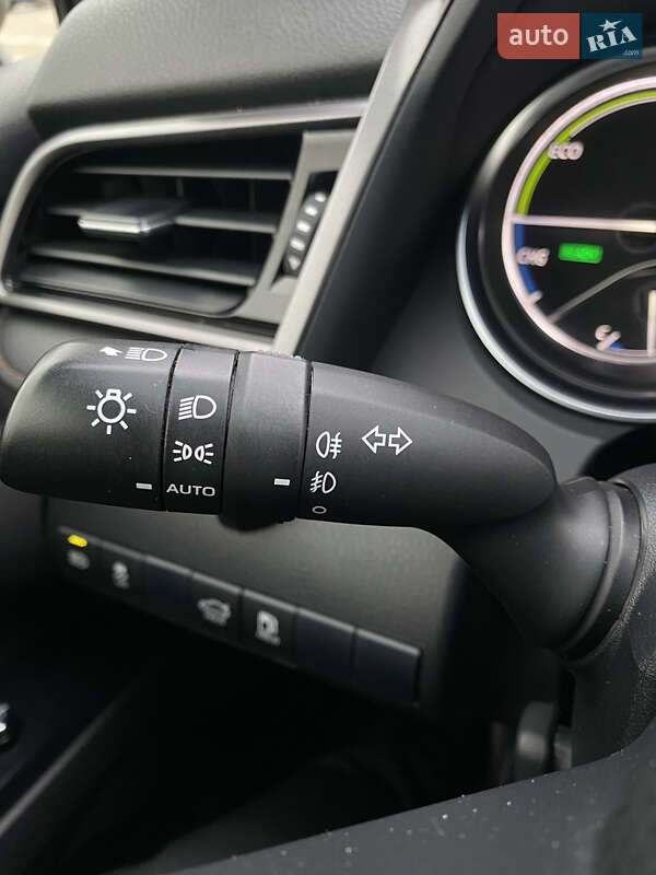 Седан Toyota Camry 2020 в Киеве