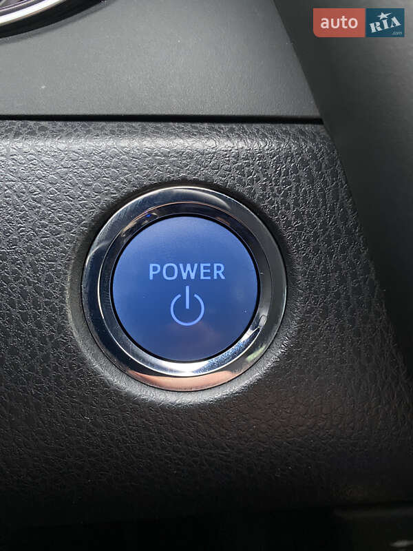 Седан Toyota Camry 2020 в Киеве