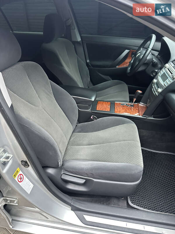 Седан Toyota Camry 2008 в Черновцах