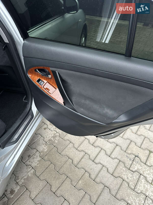 Седан Toyota Camry 2008 в Черновцах