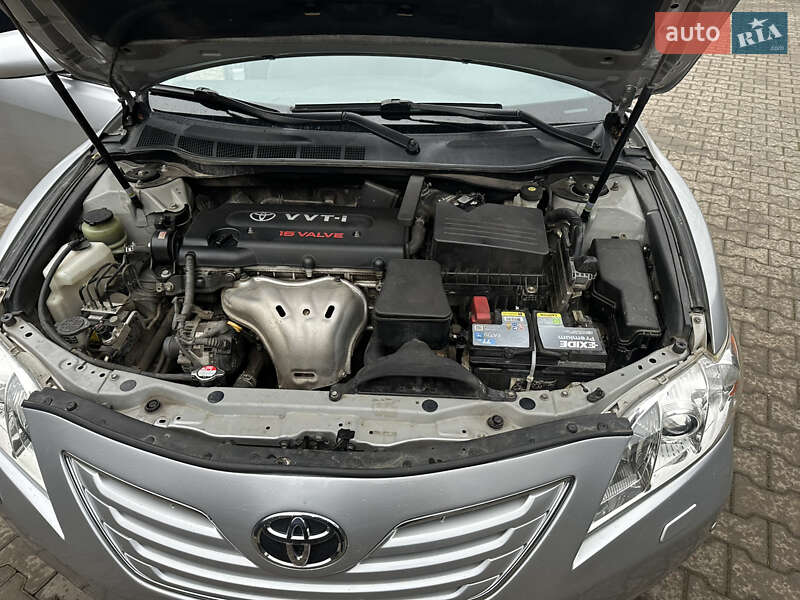 Седан Toyota Camry 2008 в Черновцах
