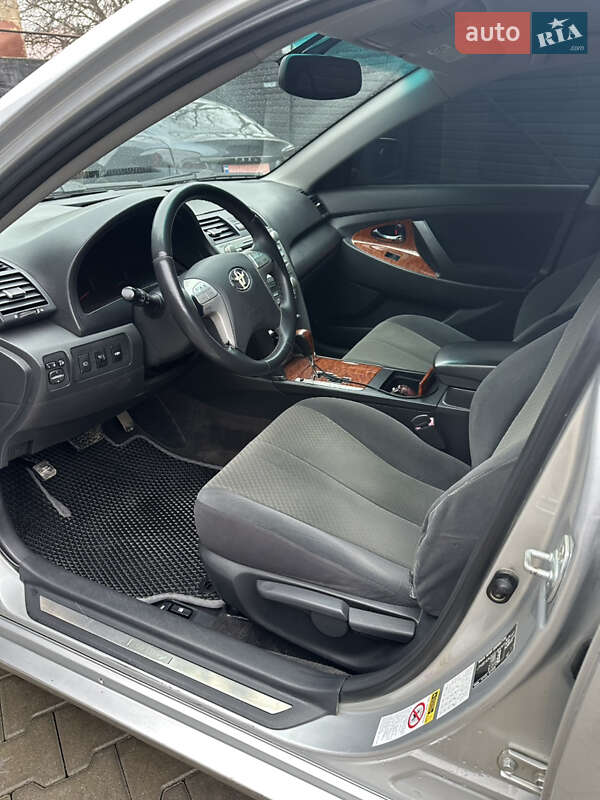 Седан Toyota Camry 2008 в Черновцах