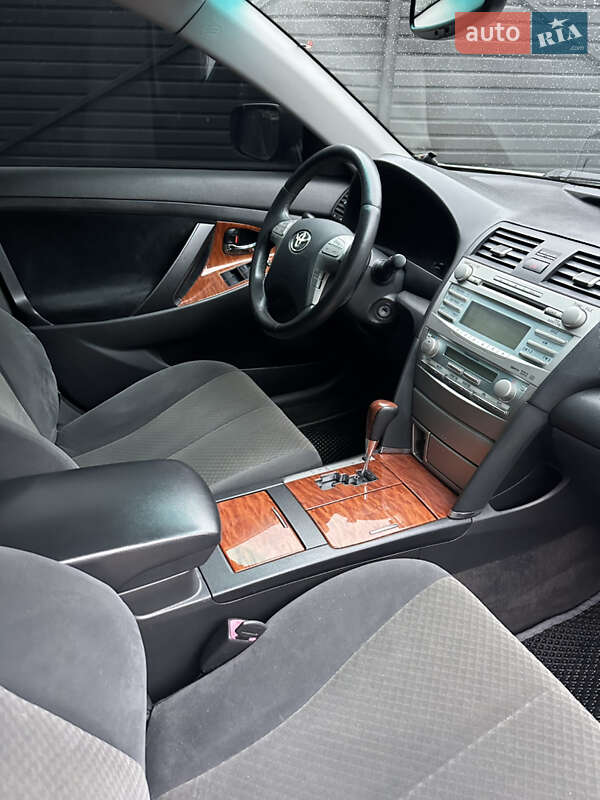 Седан Toyota Camry 2008 в Черновцах