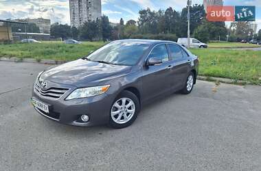 Седан Toyota Camry 2010 в Києві