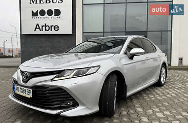 Седан Toyota Camry 2020 в Хусті