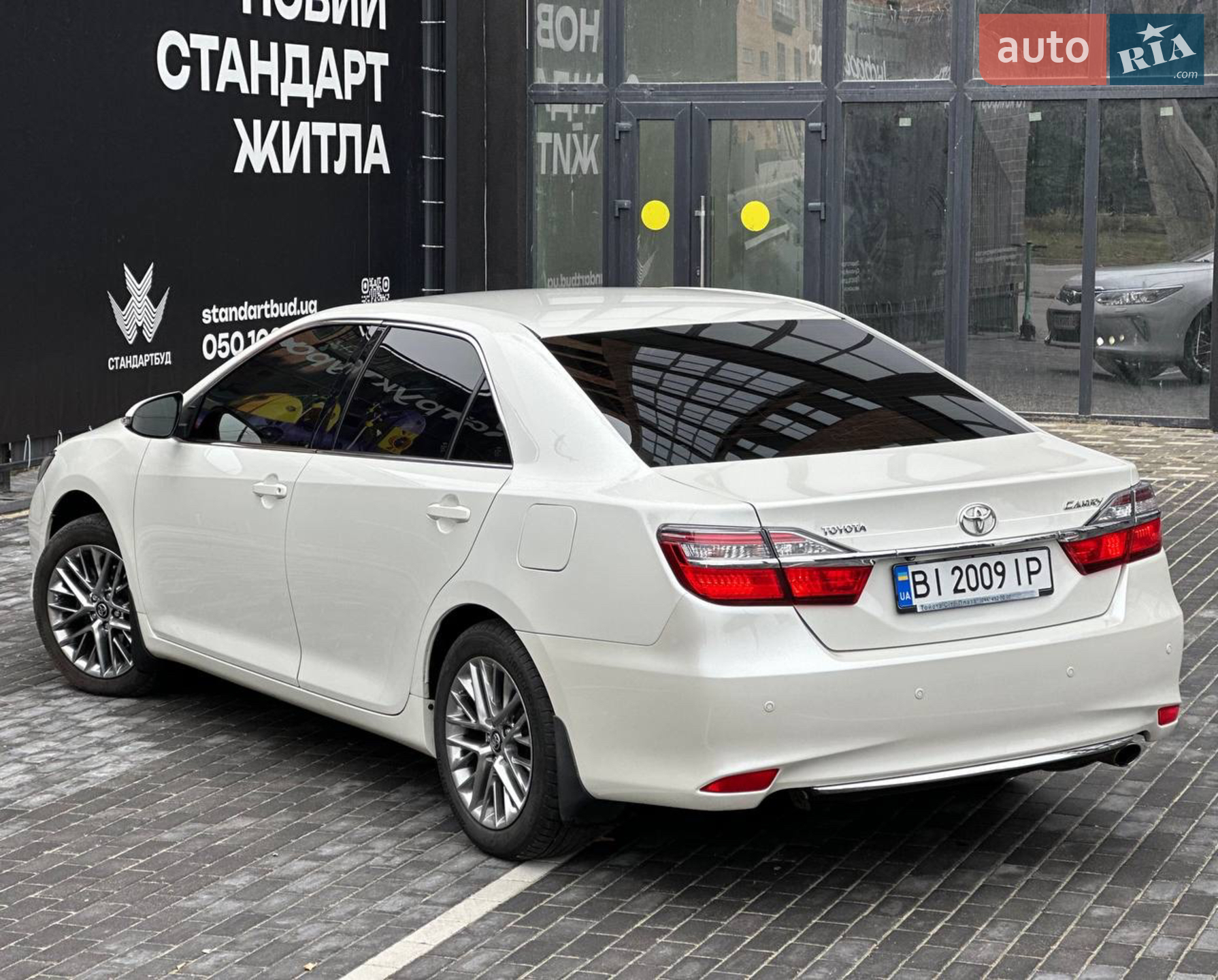 2016 Toyota Camry - мініатюра 12