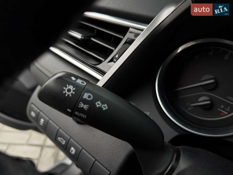 Седан Toyota Camry 2018 в Днепре