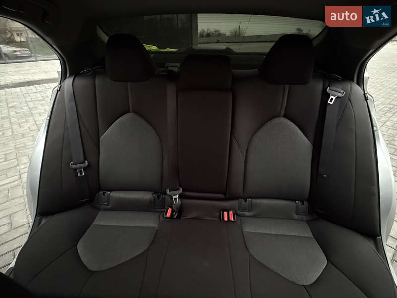 Седан Toyota Camry 2018 в Днепре