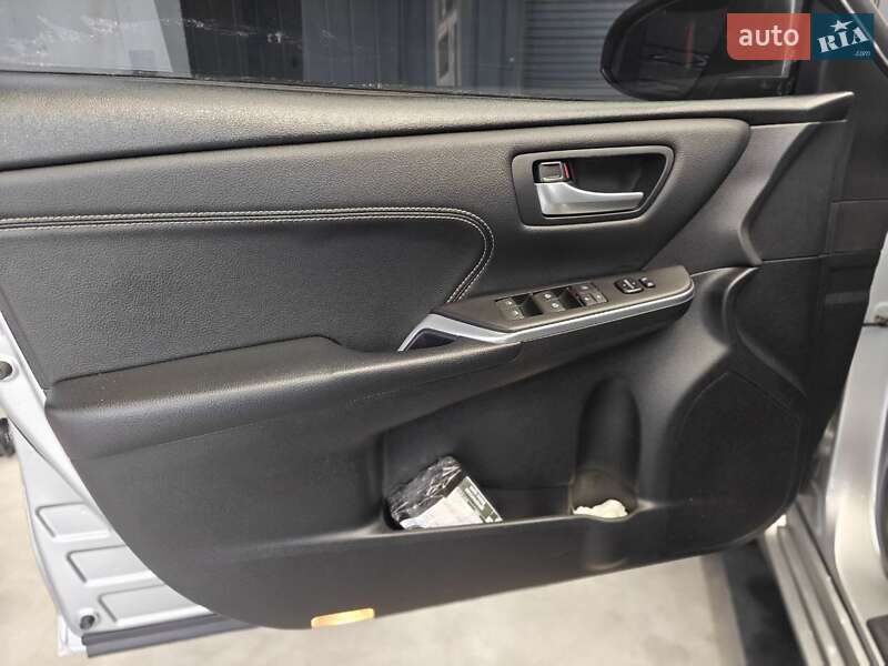 Седан Toyota Camry 2017 в Киеве