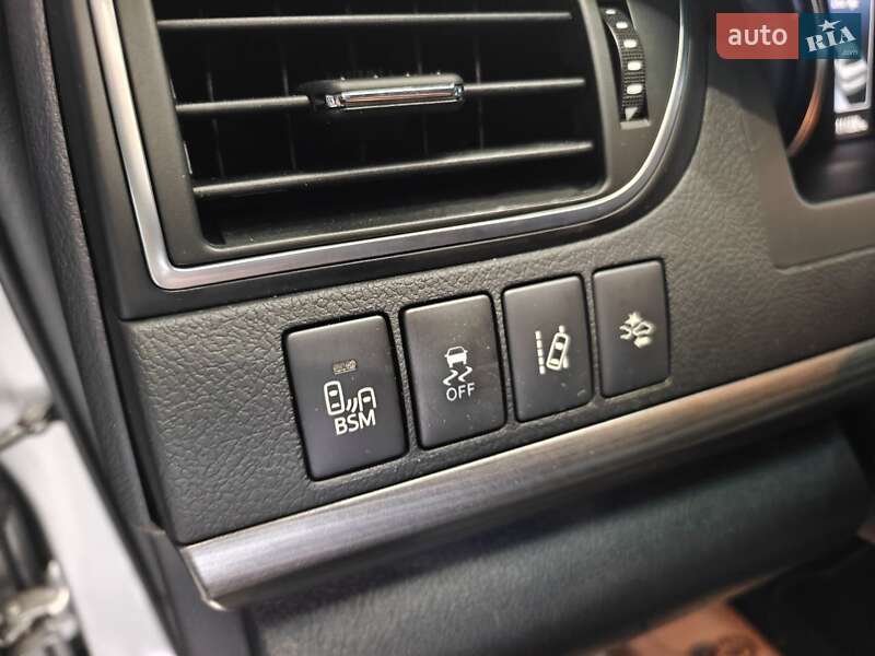 Седан Toyota Camry 2017 в Киеве