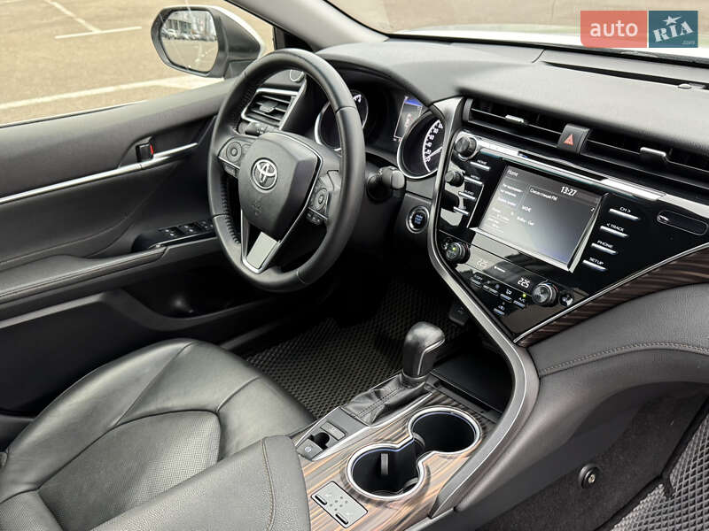 Седан Toyota Camry 2017 в Киеве фото 32 Седан Toyota Camry 2017 в Киеве