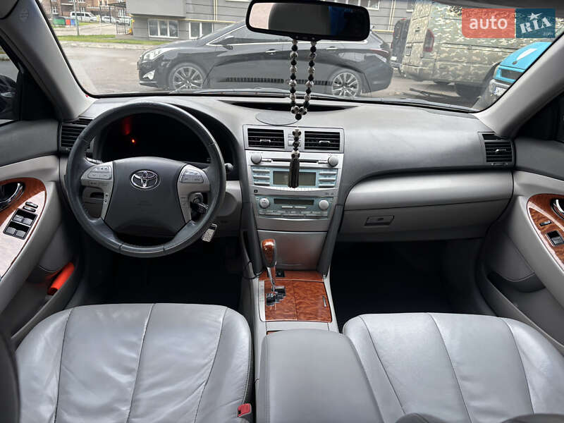 Седан Toyota Camry 2007 в Киеве