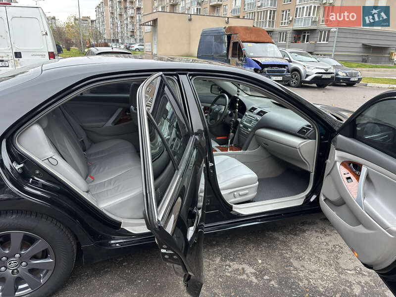 Седан Toyota Camry 2007 в Киеве