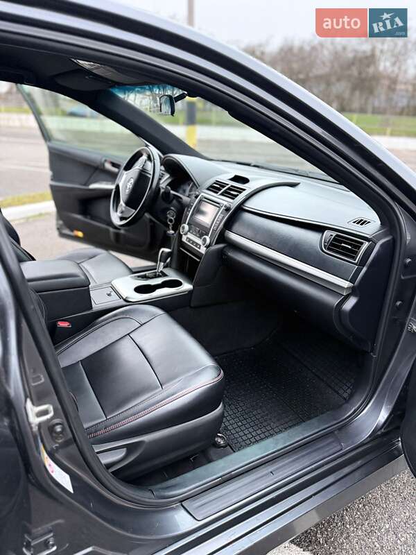 Седан Toyota Camry 2013 в Киеве